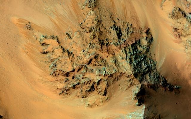 NASA image: Seasonal Flows in the Central Mountains of Hale Crater