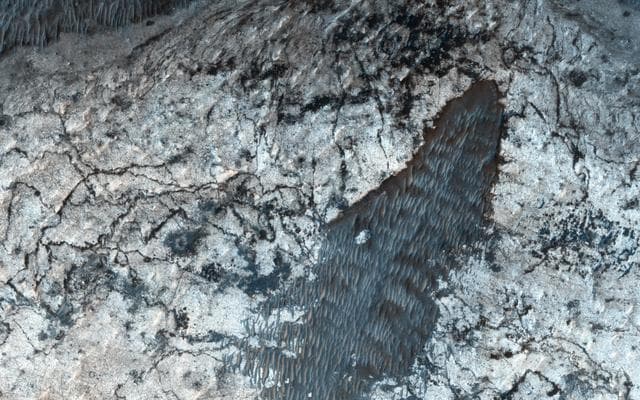 NASA image: Sedimentary Deposits within Ius Chasma