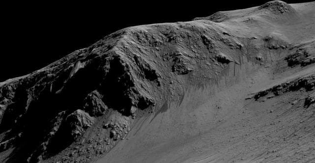 NASA image: Recurring Lineae on Slopes at Horowitz Crater
