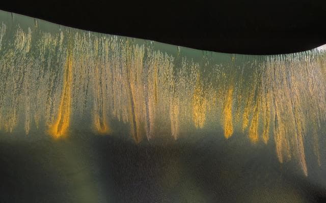 NASA image: Glowing Gullies in Kaiser Crater Dunes