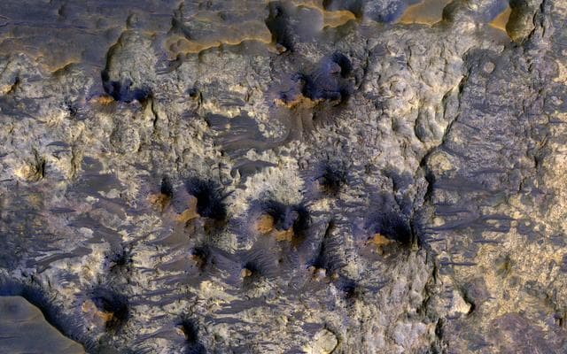 Possible Layers on Floor of Suzhi Crater