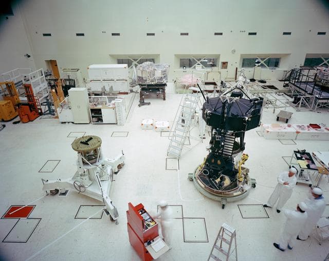NASA image: Voyager Proof Test Model and Cleanroom