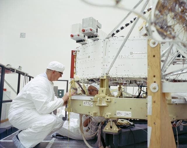 NASA image: Voyager 2 Flight Hardware