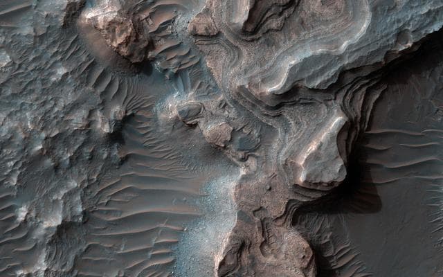 NASA image: A Closer Look at Holden Crater