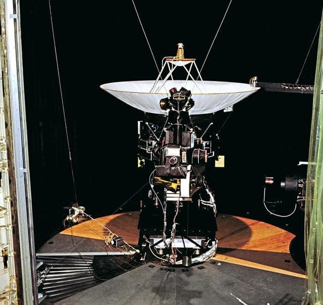NASA image: Voyager 2 Flight Hardware