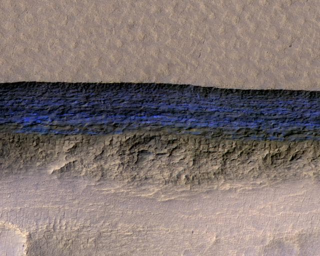 NASA image: Underground Martian Ice Deposit Exposed at Scarp