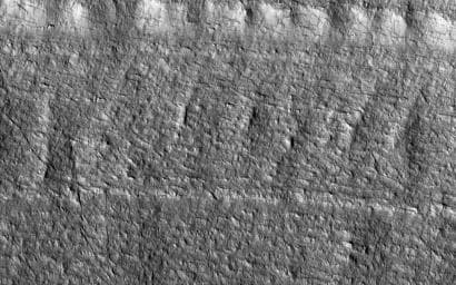 NASA image: Layered Ice Near the South Pole of Mars