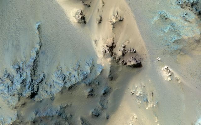 NASA image: Bedrock in the Central Peaks of Hale Crater