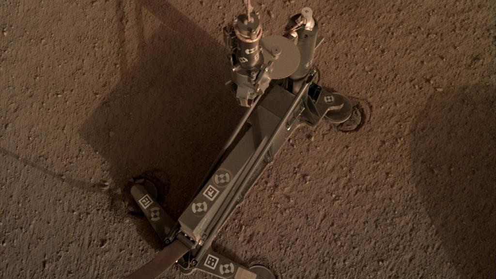NASA image: Signs of the Heat Probe Shifting on Mars