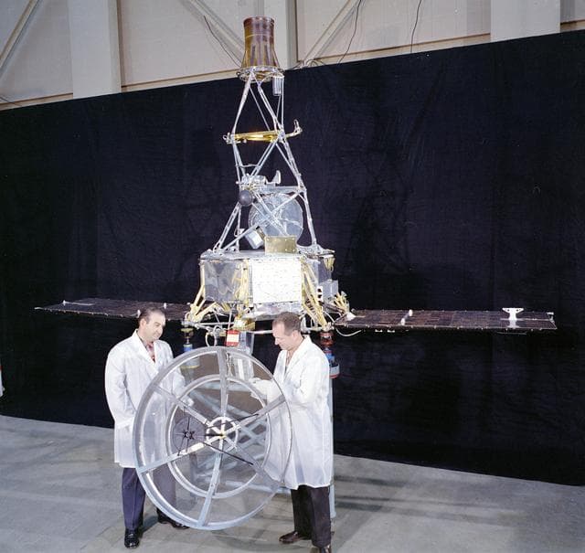 NASA image: Mariner 1 in JPL's Spacecraft Assembly Facility