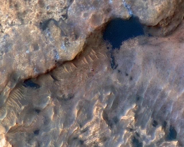 NASA image: HiRISE Spots Curiosity at Woodland Bay