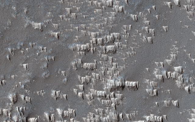 NASA image: Pristine Dust Deposits in Syria Planum