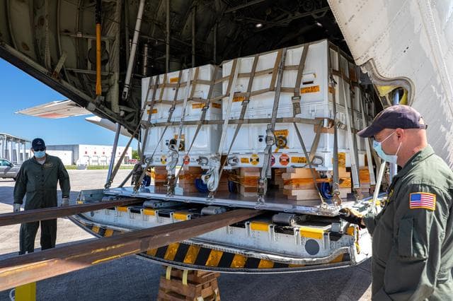 NASA image: Unloading Mars Gear
