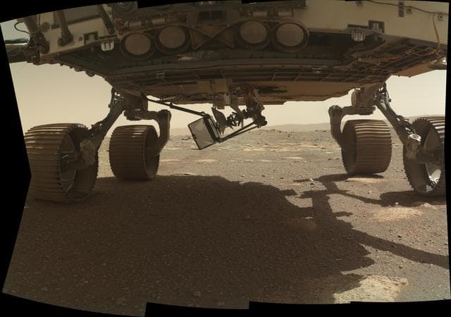 NASA image: Ingenuity Swings Down