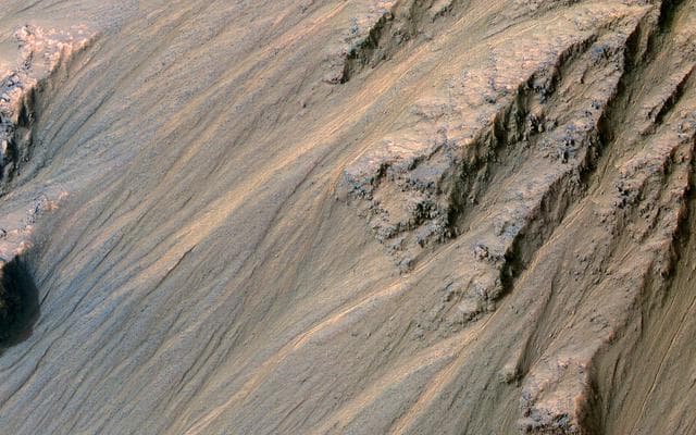 NASA image: Recent Gullies in Equatorial Valles Marineris