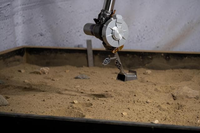 Close-Up on COLDArm's Titanium 3D-Printed Scoop