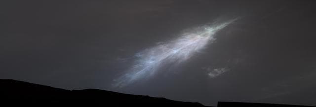 NASA image: Curiosity Views Feather-Shaped Iridescent Cloud