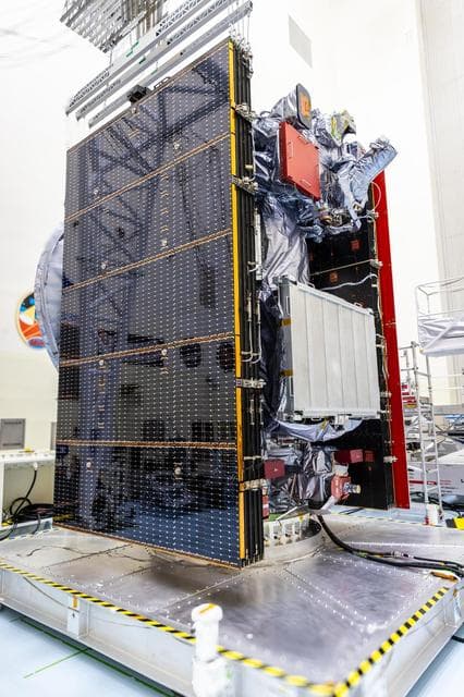 NASA image: Europa Clipper Solar Arrays Stowed for Launch