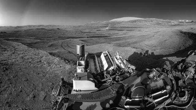NASA image: Curiosity Captures Mars Landscape While Talking to an Orbiter