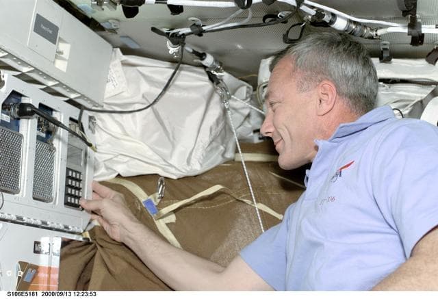 NASA image: Commander Wilcutt works on DTO 700-14 on Atlantis during STS-106