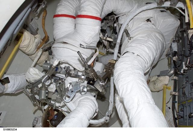 STS-109 MS Grunsfeld and Linnehan in airlock prior to EVA