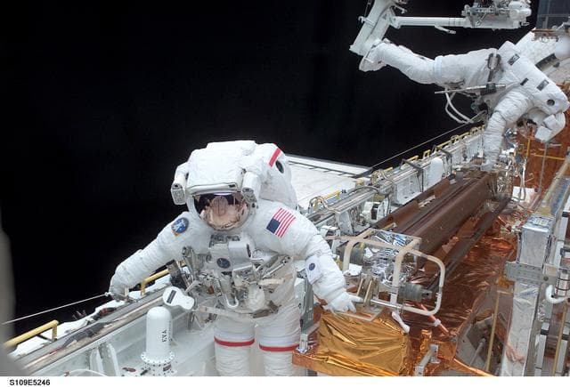 NASA image: STS-109 MS Grunsfeld and Linnehan stow old solar array from payload bay