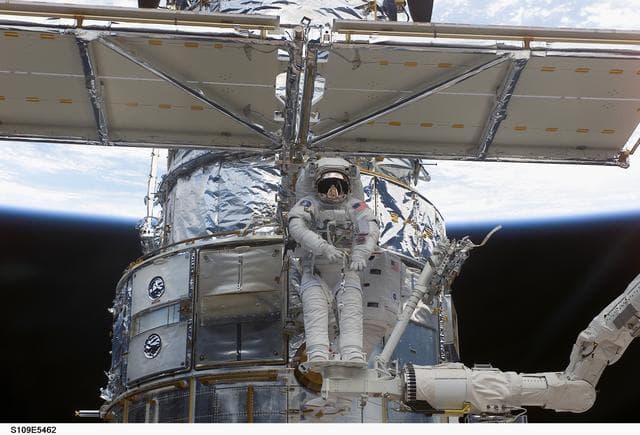 NASA image: View of STS-109 MS Linnehan and Grunsfeld during EVA 1
