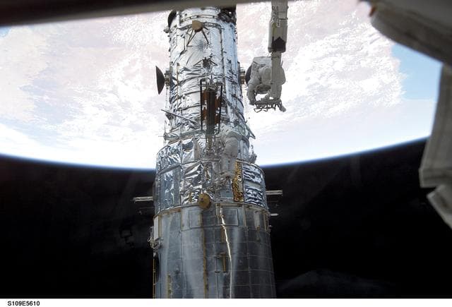 EVA 2 - MS Newman and Massimino over Australia