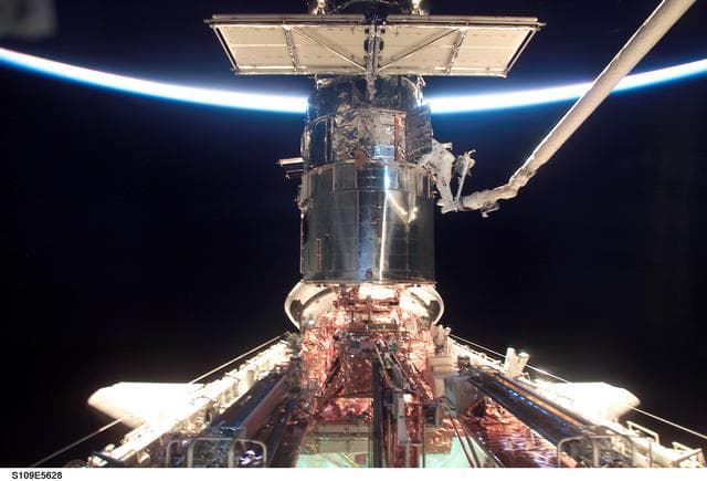 NASA image: EVA 2 - MS Newman and Massimino on HST during sunrise