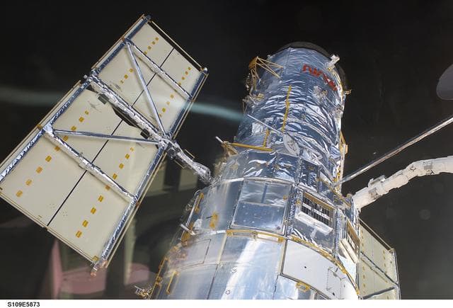NASA image: HST removed from payload bay by RMS arm
