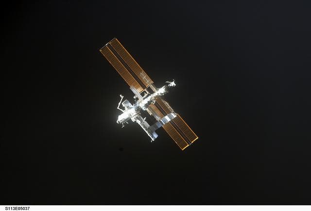 NASA image: International Space Station (ISS) Rendezvous Operations during STS-113 (11A)