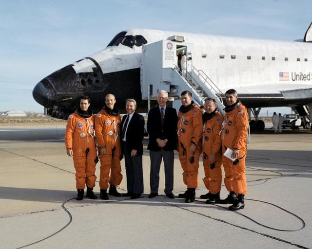 NASA image: STS-29 Discovery, OV-103, crew with NASA administrators
