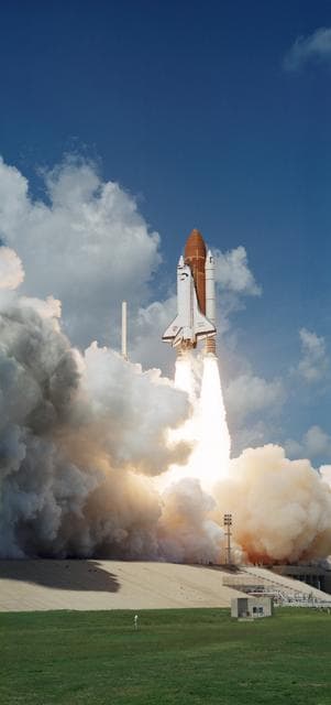 NASA image: STS-34 Atlantis, Orbiter Vehicle (OV) 104, lifts off from KSC LC Pad 39B