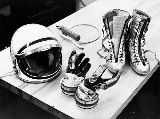 NASA image: SUIT - MERCURY-3 (MR-3) - GLOVES - COMPONENTS