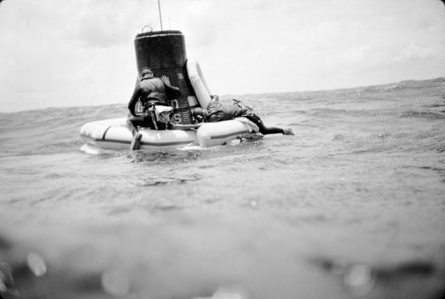 NASA image: FROGMEN - MERCURY-ATLAS (MA)-9 - FAITH "7" - FLOTATION COLLAR - RECOVERY - PACIFIC