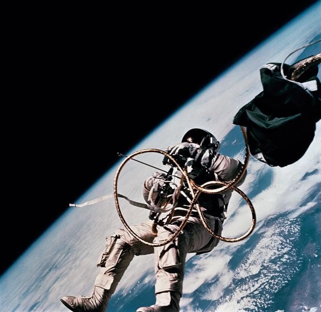 NASA image: ASTRONAUT WHITE, EDWARD H. II - GEMINI-TITAN (GT)-IV - EXTRAVEHICULAR ACTIVITY (EVA) - CREW TRAINING
