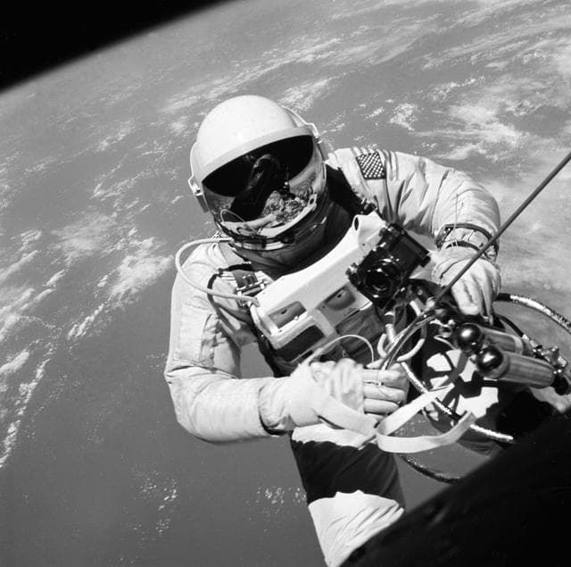 NASA image: EXTRAVEHICULAR ACTIVITY (EVA) - ASTRONAUT EDWARD H. WHITE II - MISC. - OUTER SPACE