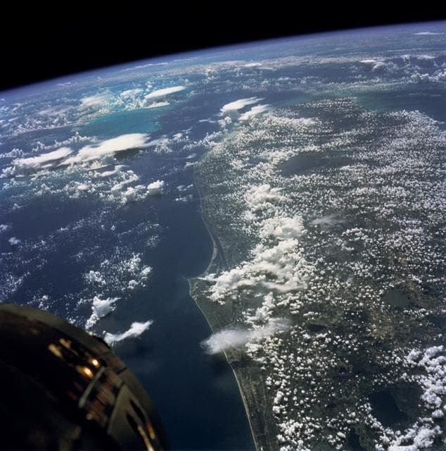 NASA image: GEMINI-TITAN (GT)-5 - EARTH-SKY - (70mm HASSELBLAD)