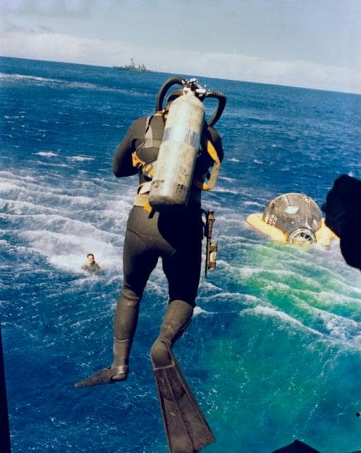 NASA image: GEMINI-TITAN (GT)-5 - RECOVERY - FROGMAN - ATLANTIC
