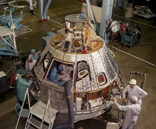 NASA image: SPACECRAFT (S/C)-012 - COMMAND MODULE (CM) - HEAT SHIELD INSTALLATION