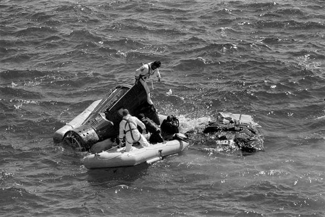 NASA image: FROGMEN - GEMINI-TITAN (GT)-XI - RECOVERY - ATLANTIC