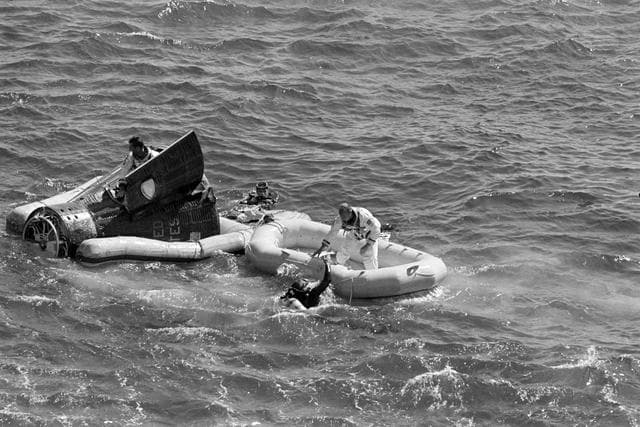 NASA image: FROGMEN - GEMINI-TITAN (GT)-XI - RECOVERY - ATLANTIC