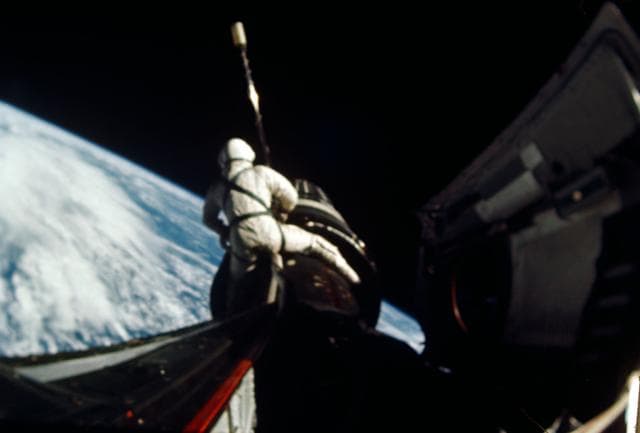 NASA image: GT-11 - EARTH SKY - DOCKING
