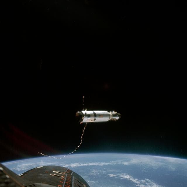 NASA image: GT-11 - EARTH SKY - RENDEZVOUS