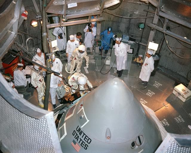 NASA image: CHAMBER - ALTITUDE - APOLLO/SATURN (A/S)-204 - ASTRONAUT TRAINING - KSC