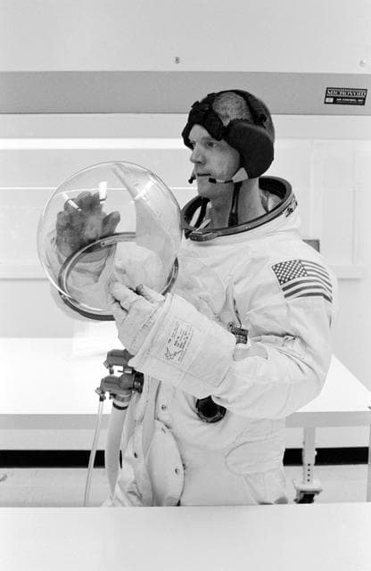 NASA image: BLDG. 7 - CONTROL ROOM
