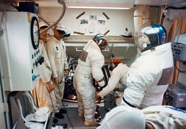 NASA image: APOLLO XII - LAUNCH DAY ACTIVITIES - LAUNCH COMPLEX 39A - KSC