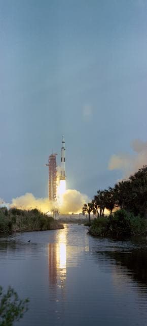 NASA image: APOLLO 13 - LAUNCH - KSC