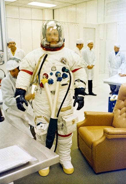 NASA image: PRELAUNCH - (SUITING-UP) APOLLO 15 - KSC