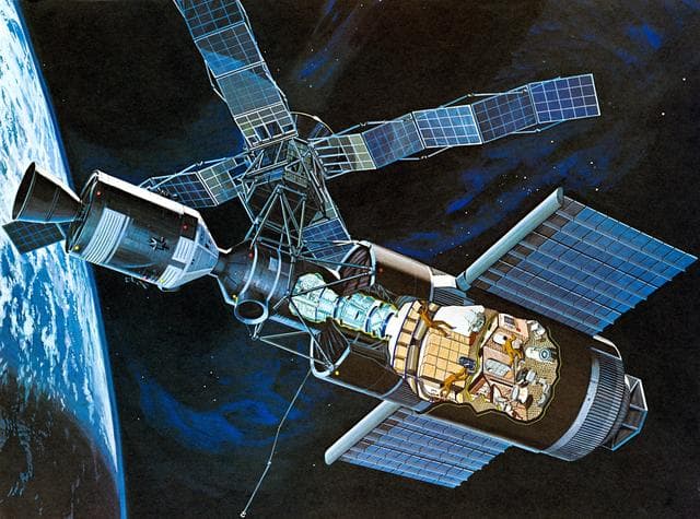 NASA image: Artist's concept of Skylab space station cluster in Earth's orbit
